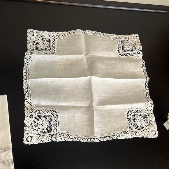 Vintage Handkerchiefs, bundle of 10. Very delicate hand embroidery, cotton - Picture 8 of 16